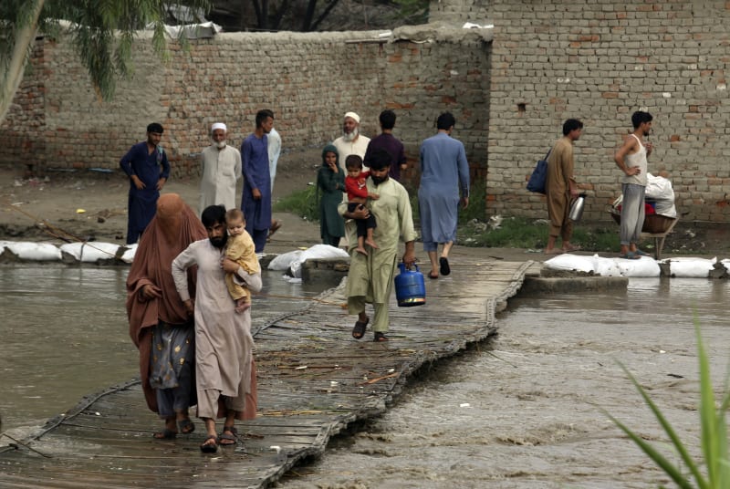 Záplavy v Pákistánu si od půlky června vyžádaly přes 1 000 obětí.