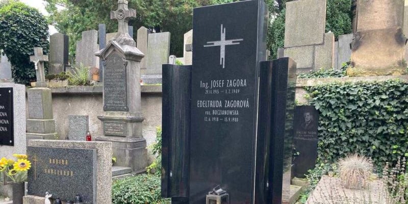 Podle informací CNN Prima NEWS bude zpěvačka Hana Zagorová pohřbena v rodinné hrobce na vyšehradském Slavíně.