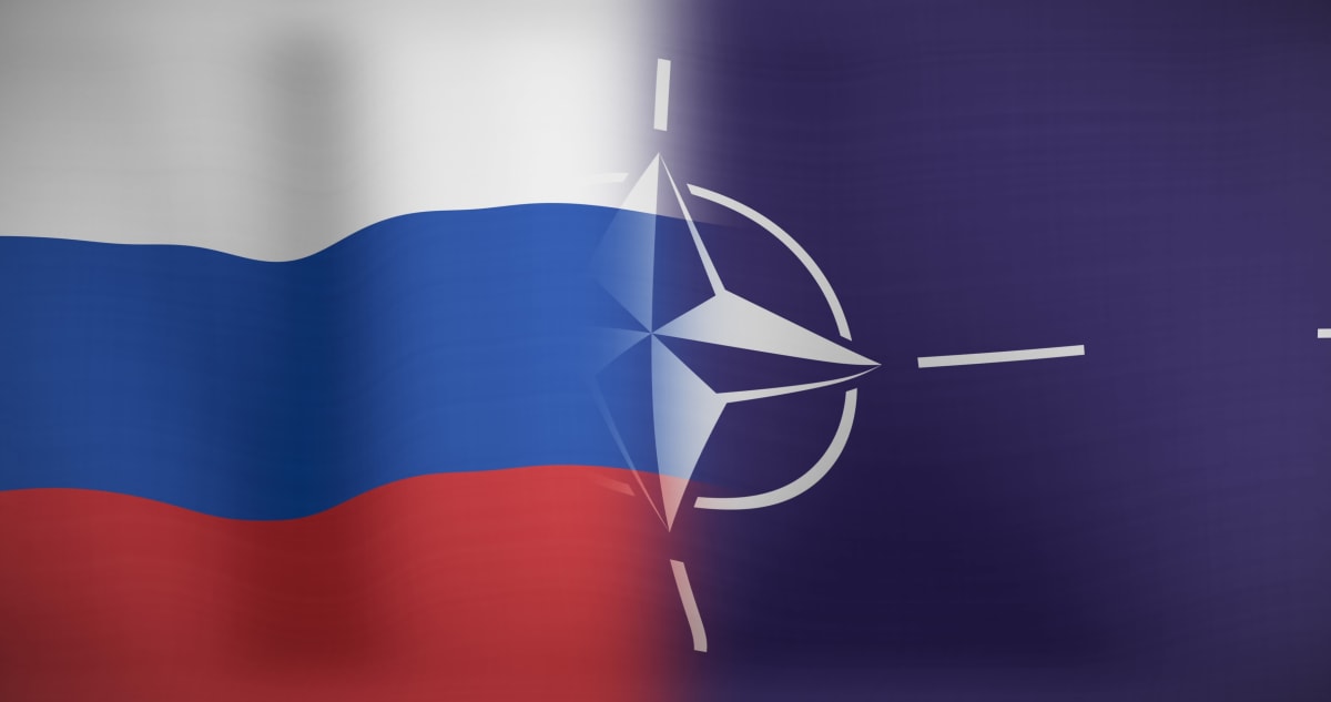 Propojená vlajka Ruska a NATO (Ilustrační foto)