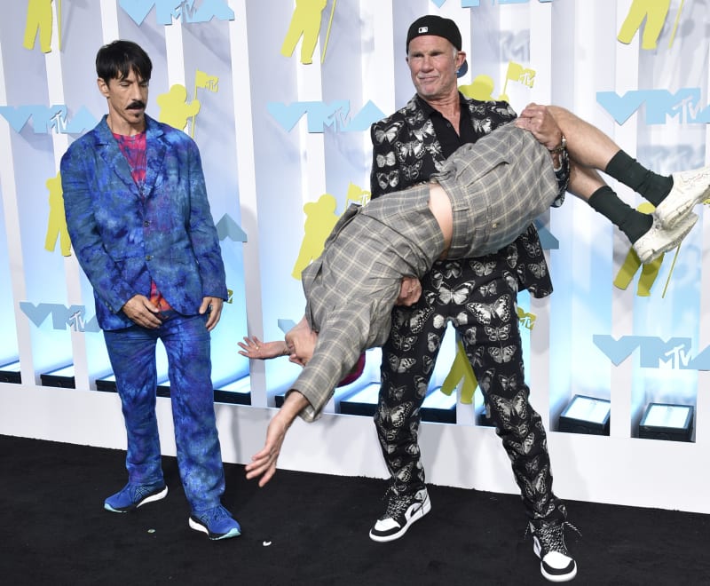 Skupina Red Hot Chili Peppers na MTV VMAs (2022)