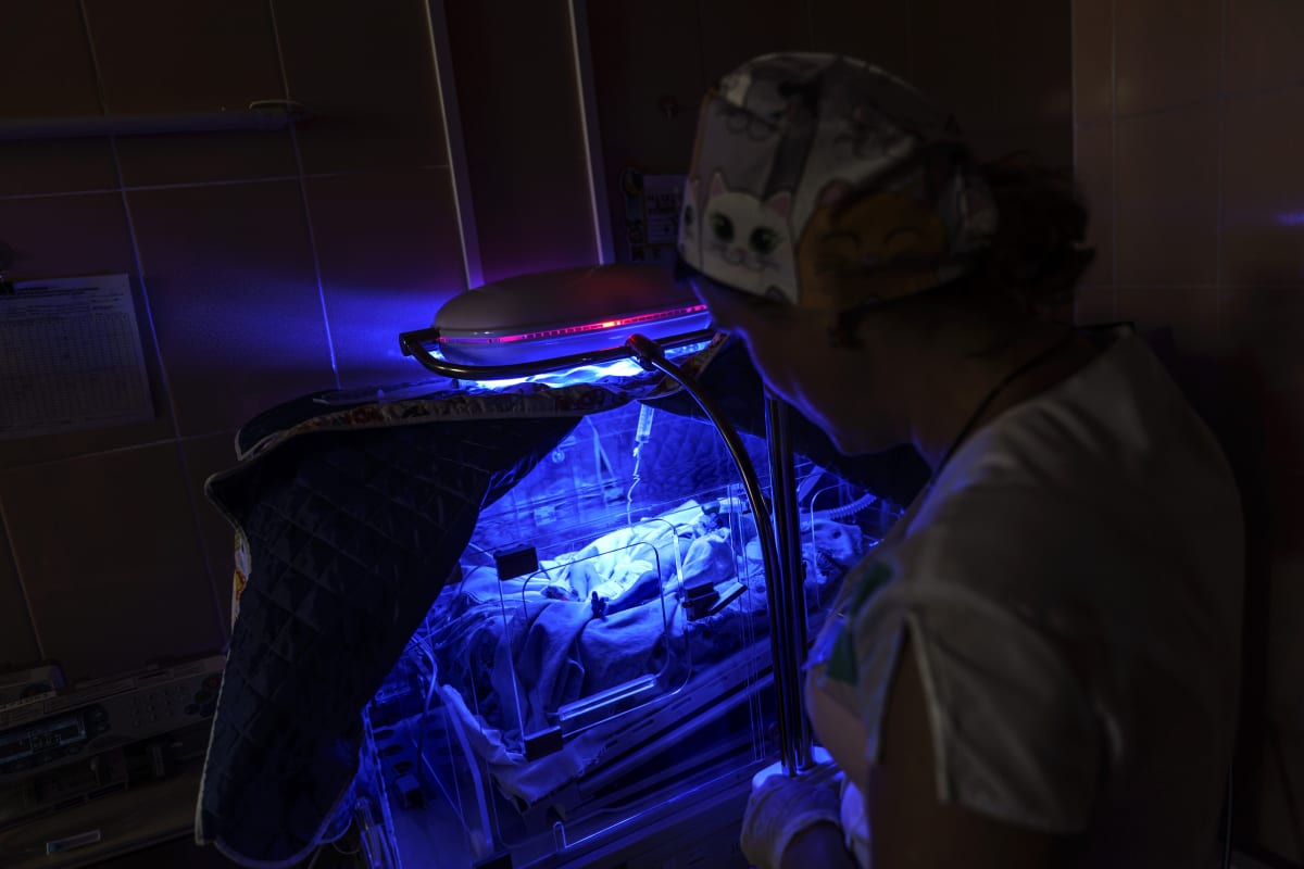 Doktorka kontroluje holčičku Veroniku, která se narodila dva měsíce před očekávaným termínem. Tato nemocnice v Pokrovsku je jedinou, která se nachází na Ukrajinci kontrolovaném území v Doněcké oblasti