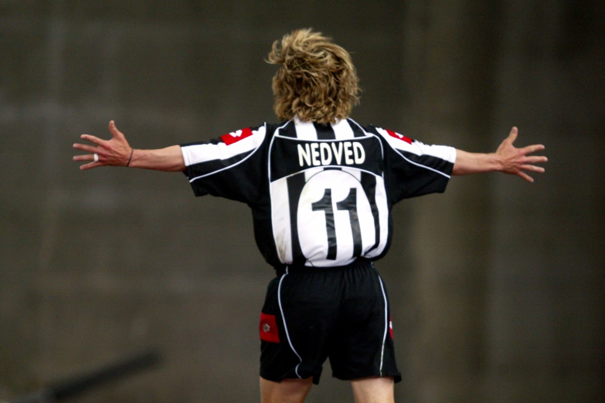 Za Juventus nastřílel Pavel Nedvěd 51 gólů. Toto je oslava jednoho z nich.
