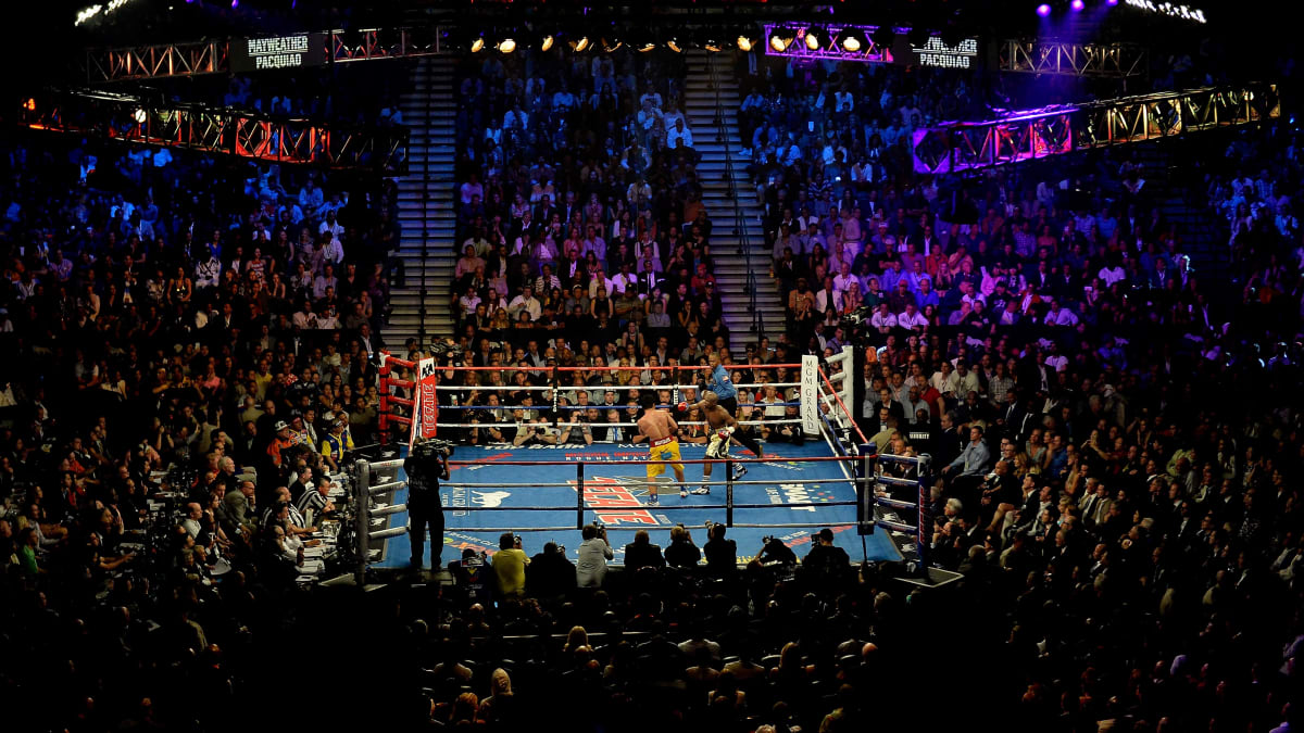 Floyd Mayweather se s Mannym Pacquiaem setkal v ringu v roce 2015.