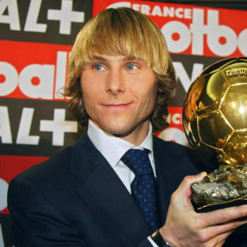 Nedvěd se po Josefu Masopustovi stal druhým českým vítězem Zlatého míče. Na velkou, a celkem nečekanou záležitost, došlo v roce 2003.