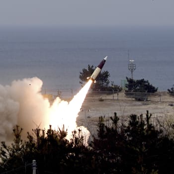 Americkou střelu ATACMS mohou odpálit raketomety M270 nebo HIMARS.