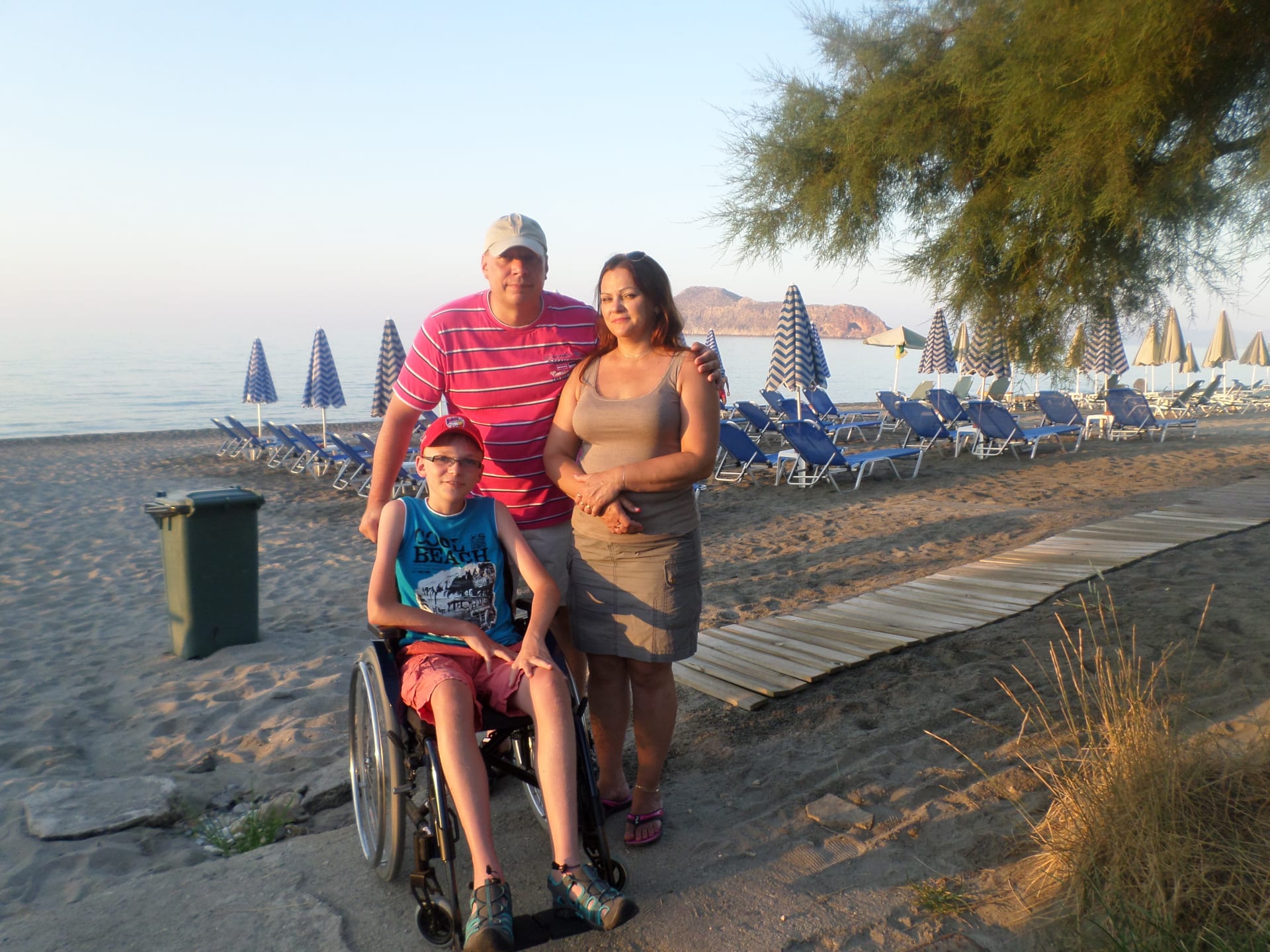 Ondra se svými rodiči na dovolené u moře. 