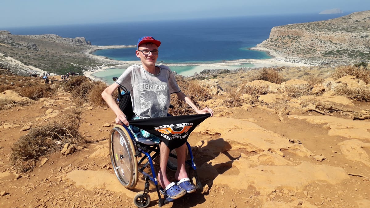 Ondra Kaas i přes svůj handicap cestuje a hlavně aktivní sportuje. 