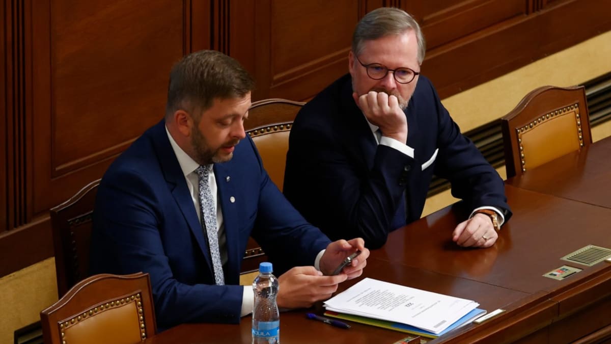 Premiér Petr Fiala (ODS) a ministr vnitra Vít Rakušan (STAN)