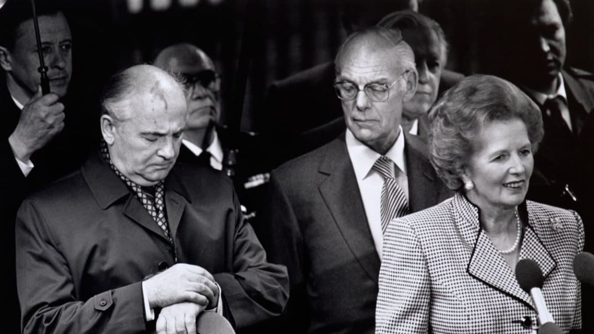 Gorbačov při návštěvě Londýna v roce 1989, vpravo Margaret Thatcherová