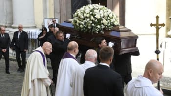 Ostuda na pohřbu Hany Zagorové: Hosty pobouřilo nevhodné chování kněze