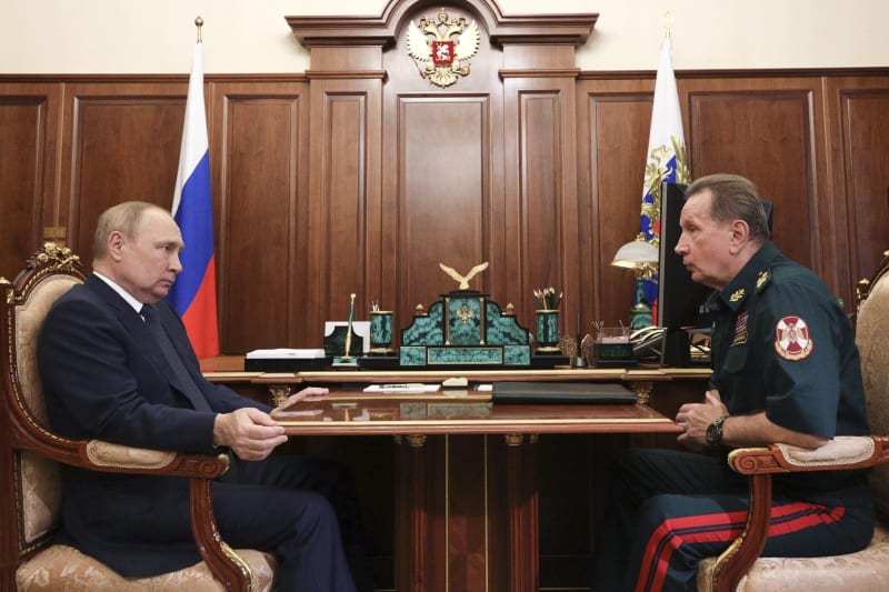 Ruský prezident Vladimir Putin se sešel s ředitelem ruské Národní gardy Viktorem Zolotovem.