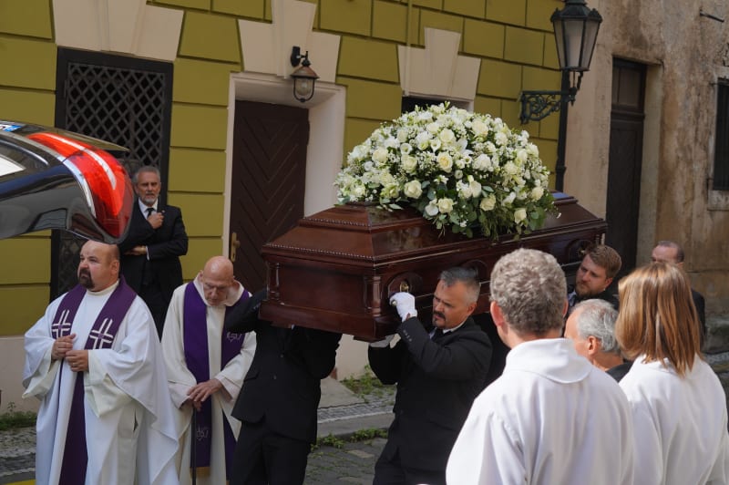 Pohřeb Hany Zagorové byl rozdělen do dvou dnů. 