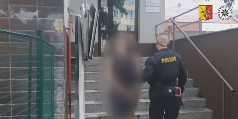 Zběsilá honička v Praze: Zdrogovaný řidič chtěl zmizet u Edenu