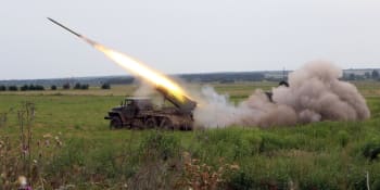 Další záběry přesného ukrajinského útoku. Ruský sklad zbraní na jihu se změnil v ohňostroj