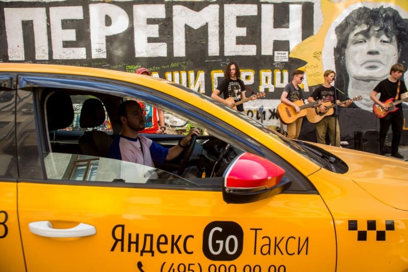 Taxíky ruské společnosti Yandex zablokovaly centrum Moskvy. Údajně mělo jít o důsledek hackerského útoku.