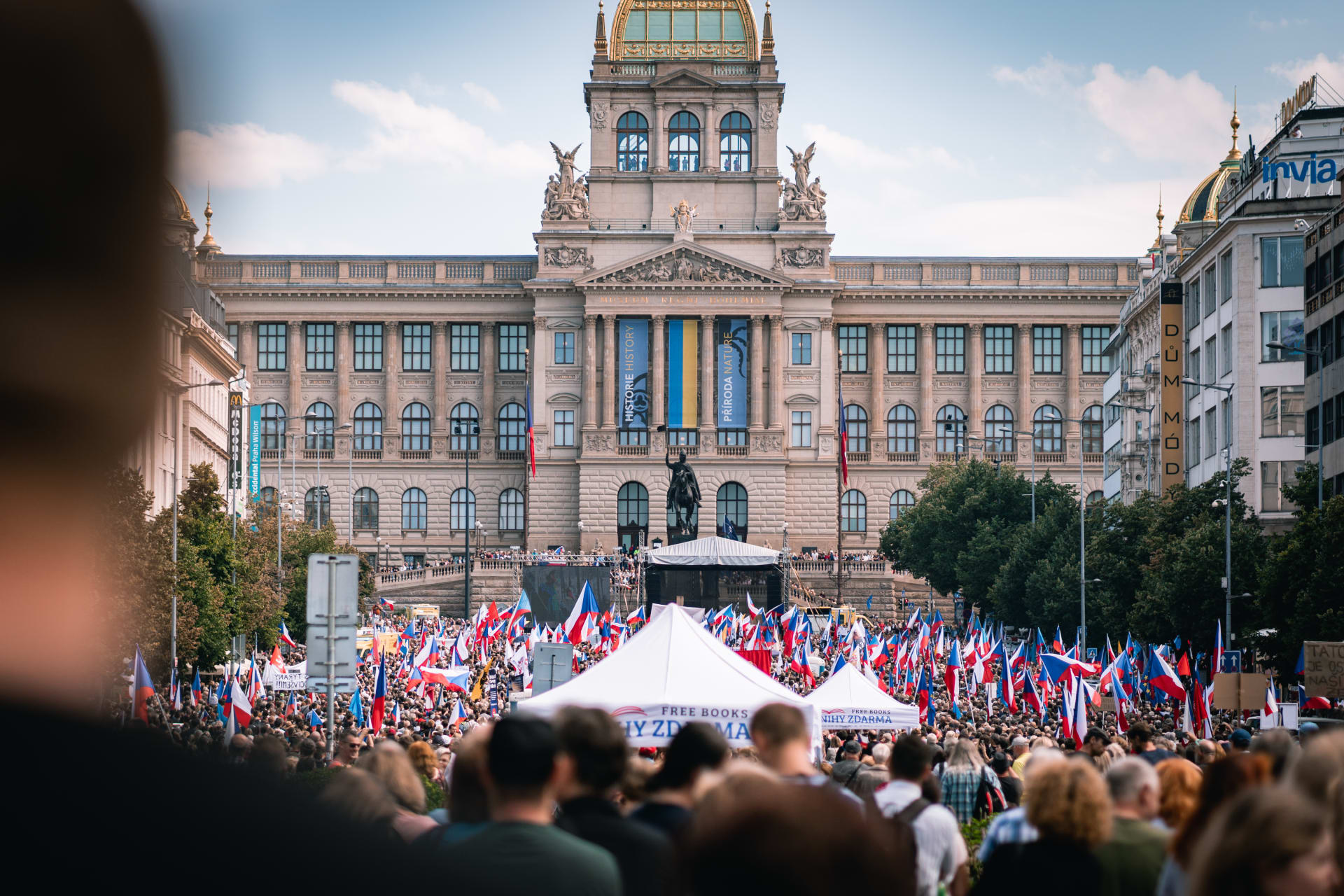 Září 2022: Demonstrace proti vládě Petra Fialy (ODS) na Václavském náměstí přilákalo desítky tisíc lidí.