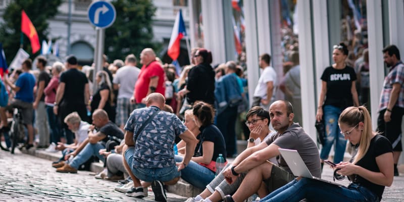 Podle prvotních policejních odhadů přišlo do centra Prahy okolo 70 tisíc lidí.