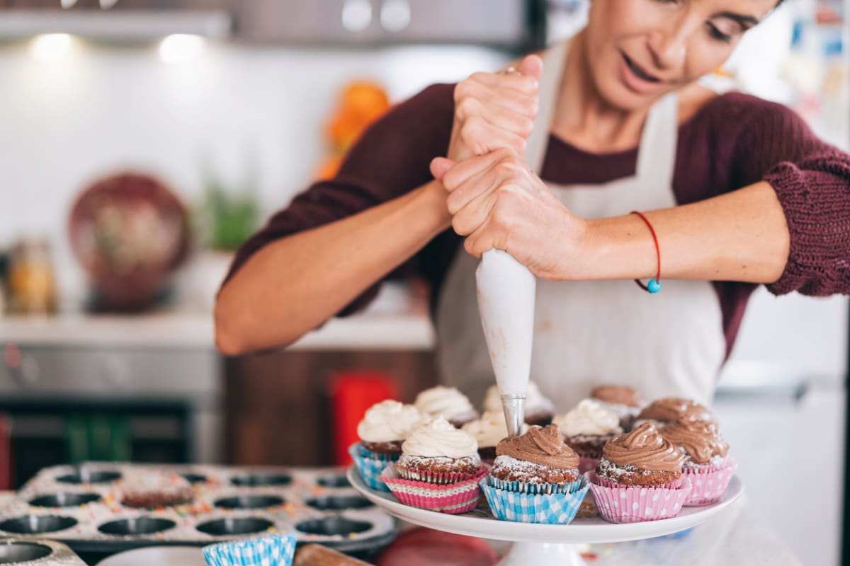 Jednoduchý způsob, jak ozdobit muffiny či dort