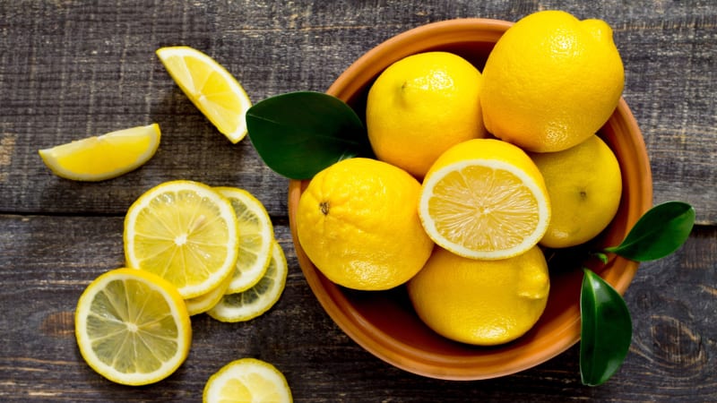 Máte doma hromadu citronů? Využijete je při vaření i v domácnosti