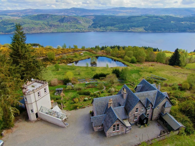 Jezero Loch Ness je ideální turistickou destinací