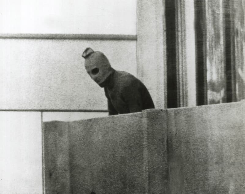 Fotograf agentury Fairfax zachytil jeden ze zásadních snímků mnichovské olympiády v roce 1972. Tento Palestinec byl jedním ze skupiny, která zajala izraelské sportovce jako rukojmí.