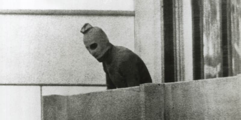 Fotograf agentury Fairfax zachytil jeden ze zásadních snímků mnichovské olympiády v roce 1972. Tento Palestinec byl jedním ze skupiny, která zajala izraelské sportovce jako rukojmí.