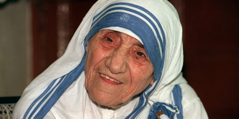 Matka Tereza za svou starost o chudé a nemocné obdržela Nobelovu cenu míru
