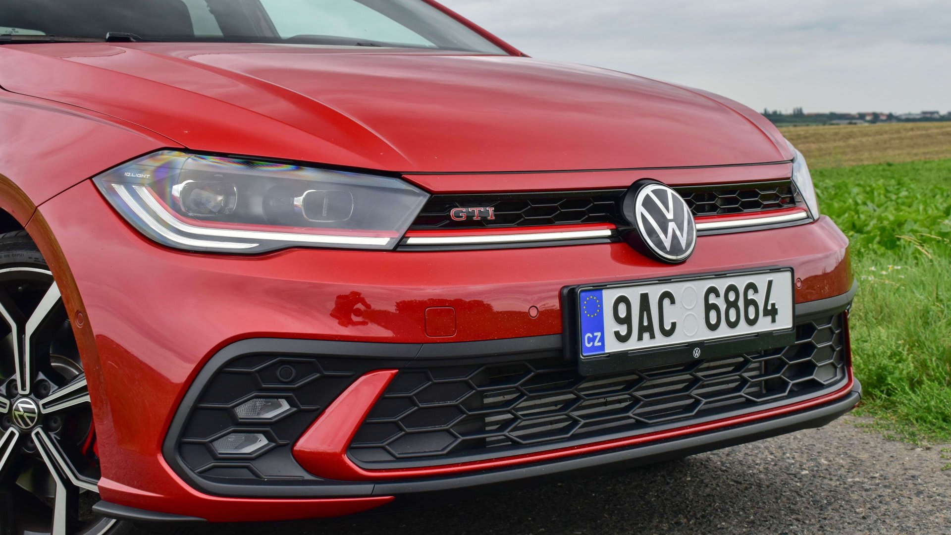 Volkswagen Polo GTI: Kapesní raketa se vůbec nemění. Rodinný vůz to ale není