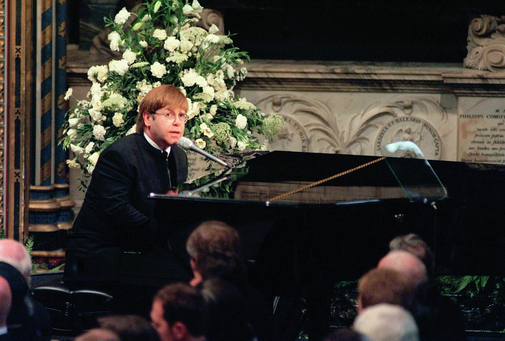 Elton John na pohřbu lady Diany