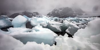 Ledy oceánu u Antarktidy tají závratným tempem. Měření ukazují rekordní úbytek, varují vědci
