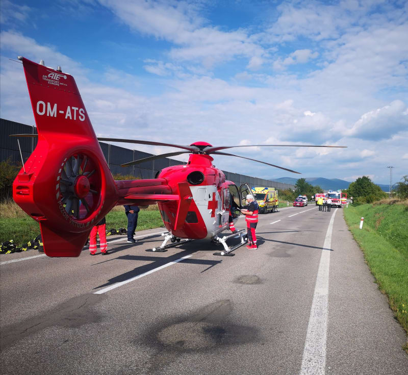Slovenští policisté byli v pondělí přivolaní k tragické dopravní nehodě, která se stala nedaleko rychlostní silnice R1.