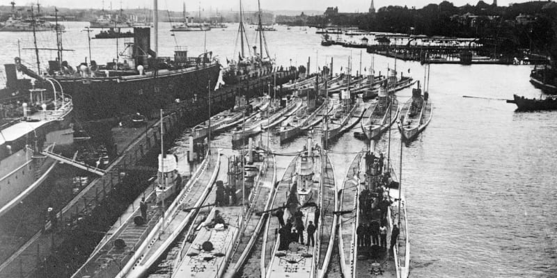 Německé ponorky v přístavu