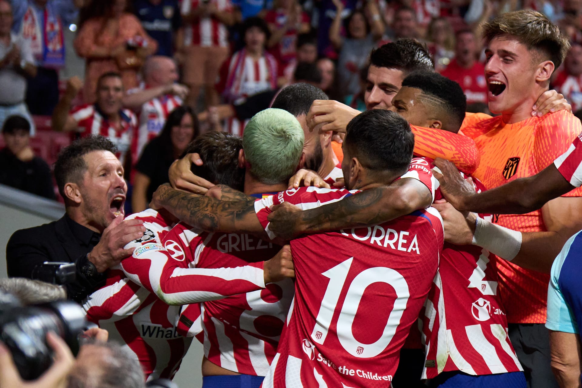 Atlético v dramatické bitvě s Portem slavilo vítězství díky gólu v 11. minutě nastavení.