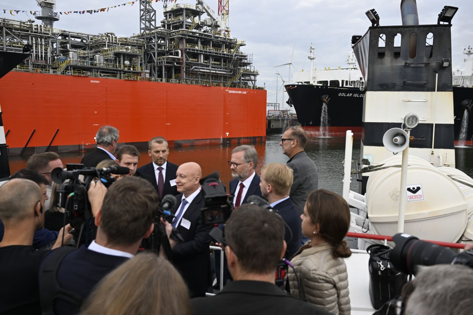 V přístavu Eemshaven v Nizozemsku byl slavnostně otevřen terminál na zkapalněný zemní plyn. Přítomen byl i český premiér Petr Fiala (ODS).