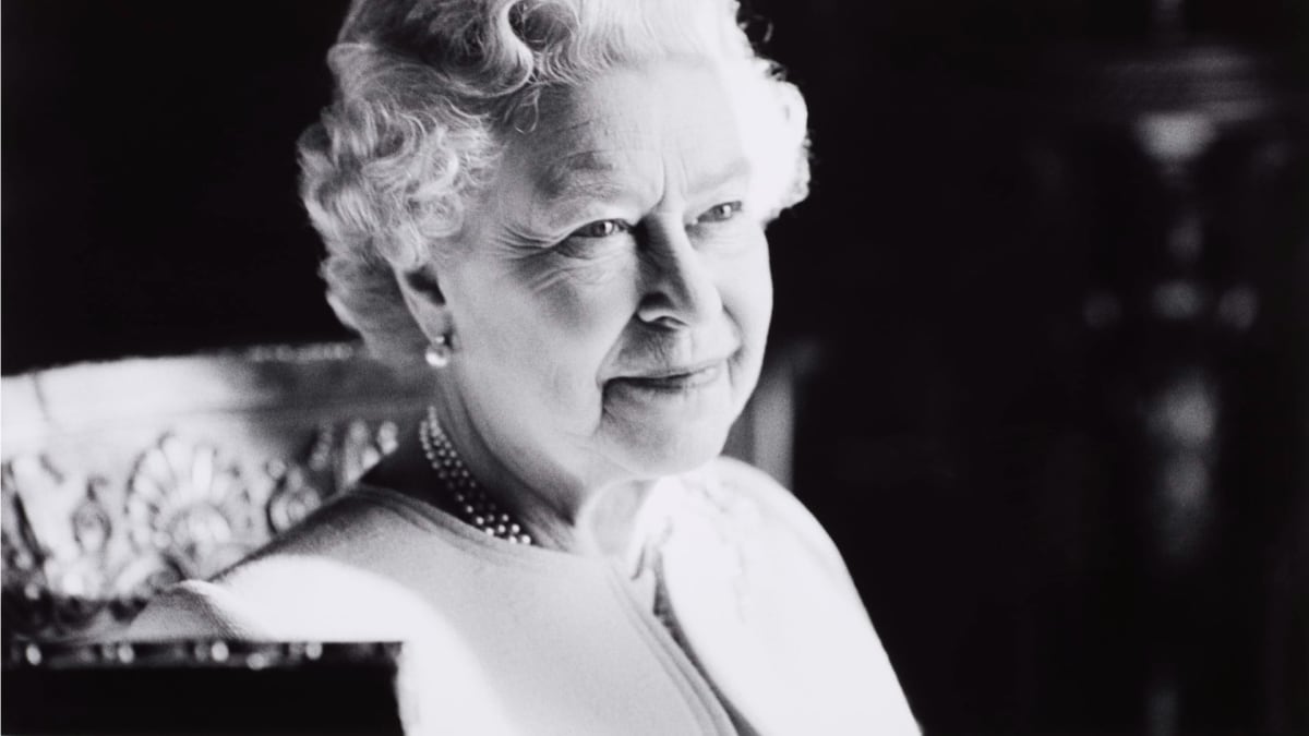 Zemřela britská královna Alžběta II., oznámila to královská rodina.
