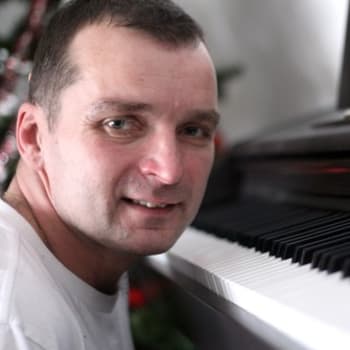 Pavel Novák mladší zpíval písně svého otce. 