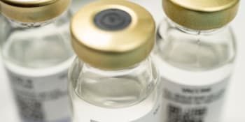 Nová verze vakcíny proti covidu není pro všechny. Prymula před ní varuje neočkované