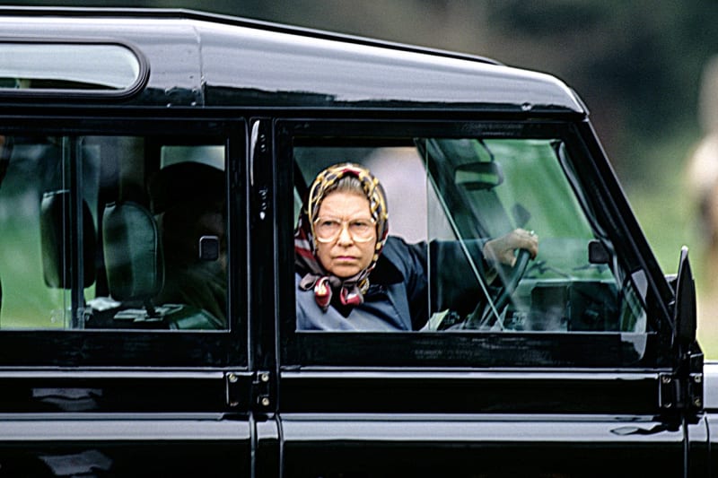 Se značkou Land Rover spojila královna celý život