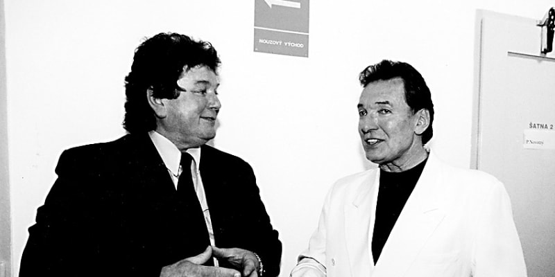 Karel Gott s kolegou Pavlem Novákem.