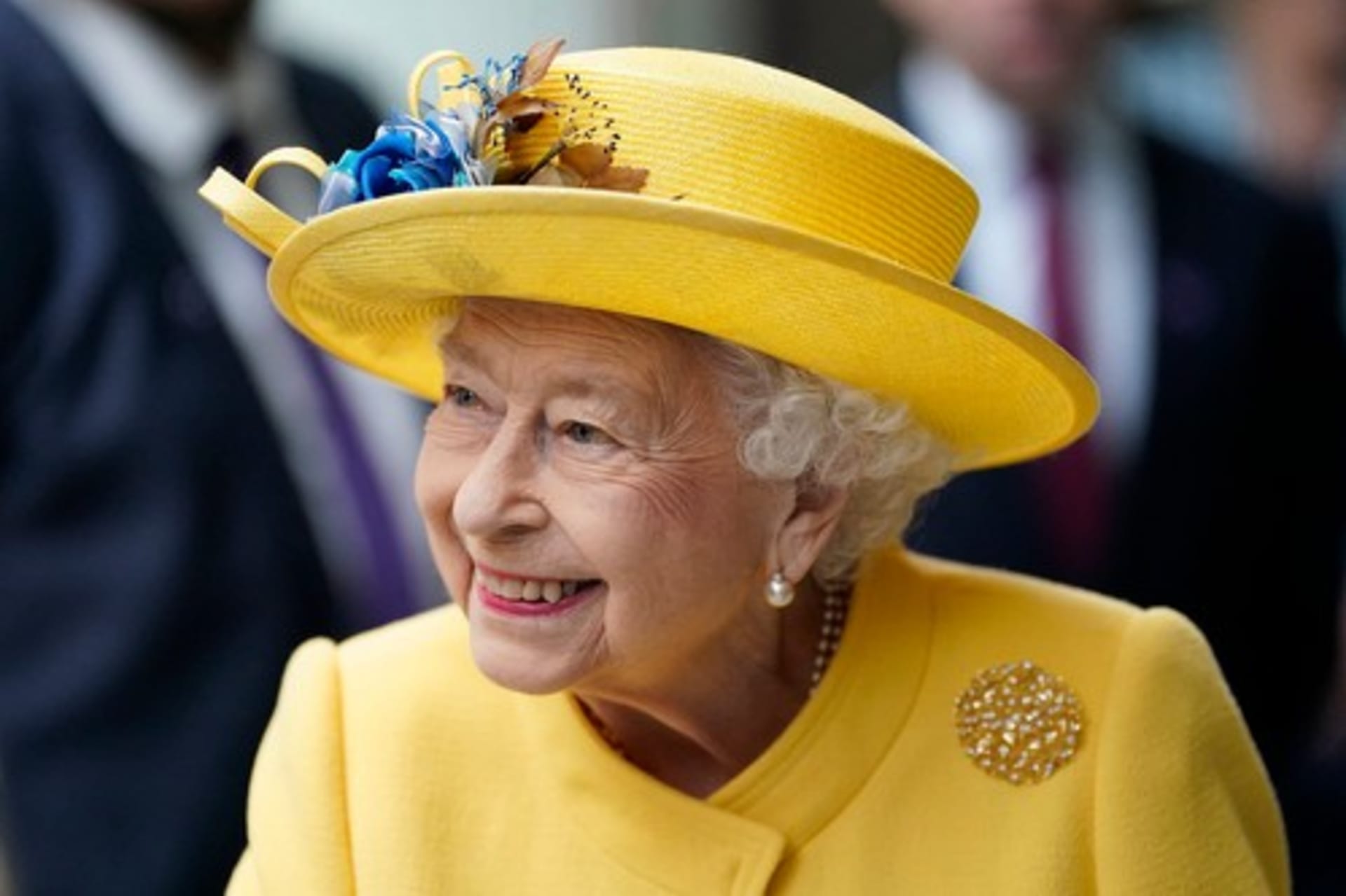 Lidé věří, že královna Alžběta shora posílá znamení.