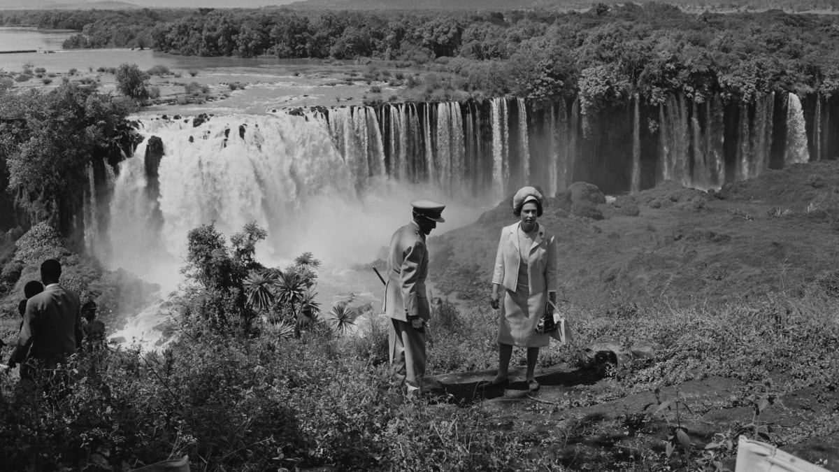 Alžběta II. navštívila v roce 1965 vodopády v Etiopii.