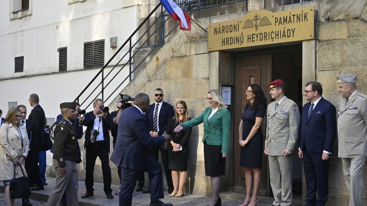 Americký ministr obrany navštívil Česko. 