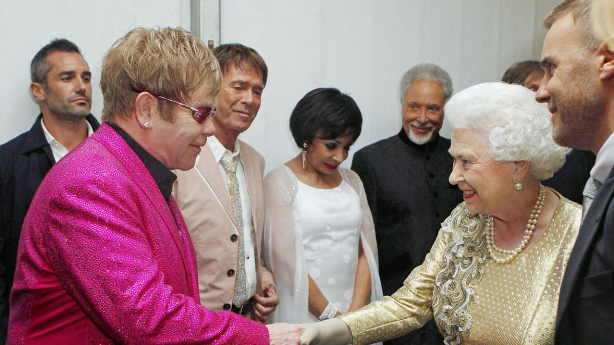 Elton John a královna Alžběta II.