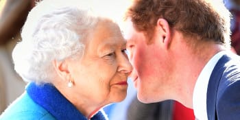 Unikátní vztah Alžběty II. a Harryho: Vnuka i přes neshody zbožňovala. Rozloučit se nestihli