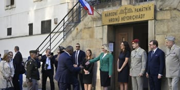 Americký ministr obrany navštívil Česko. Jednal s Černochovou, Fialou i Zemanem