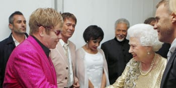 Elton John i McCartney v slzách: Královna byla fantastická. Provázela nás celý život