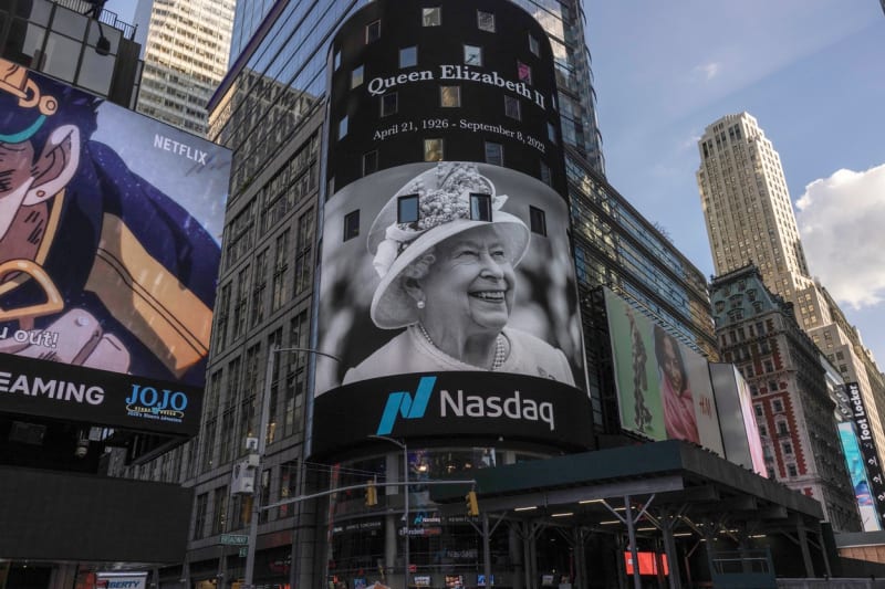 Náměstí Times Square si připomnělo Alžbětu II.