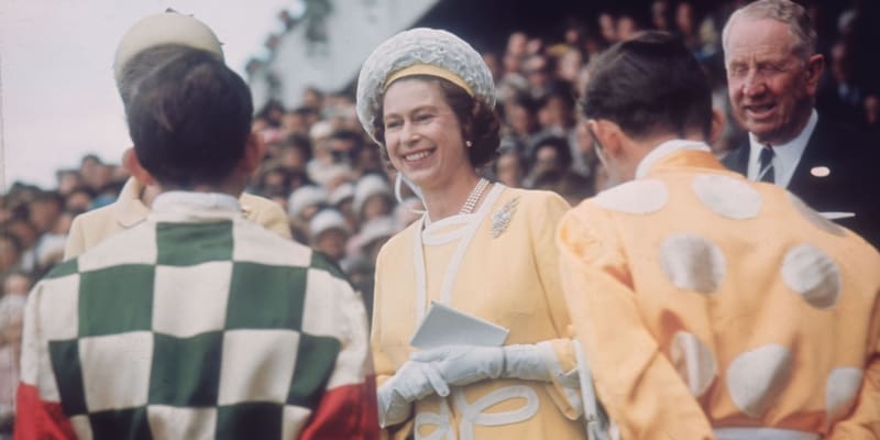 Svět koní Alžbětu II. fascinoval odmala a celý život byla nadšenou fanynkou dostihů.