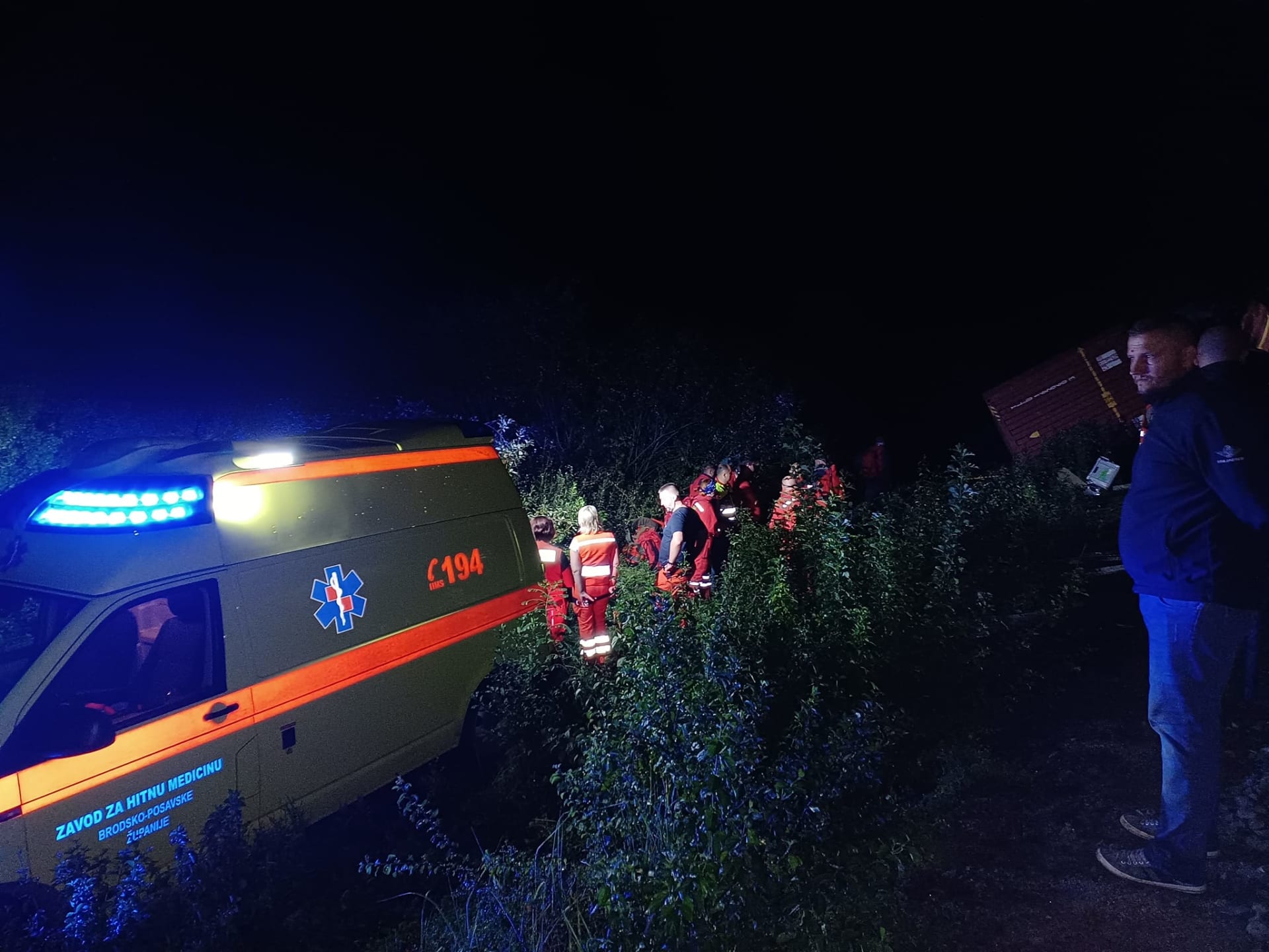 U chorvatského města Novska se střetl osobní vlak s nákladním. Zahynuli tři lidé.