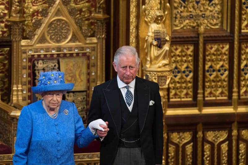 V projevu vzpomněl i na svou zesnulou matku, královnu Alžbětu.
